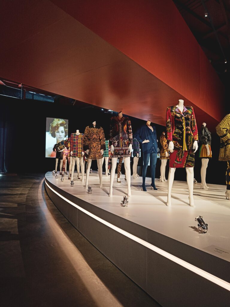 Catwalk full of mannequin with clothes of Gianni Versace