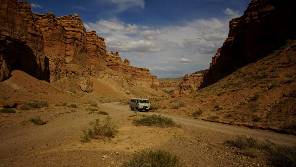 The Buhanka driving through the Canyon